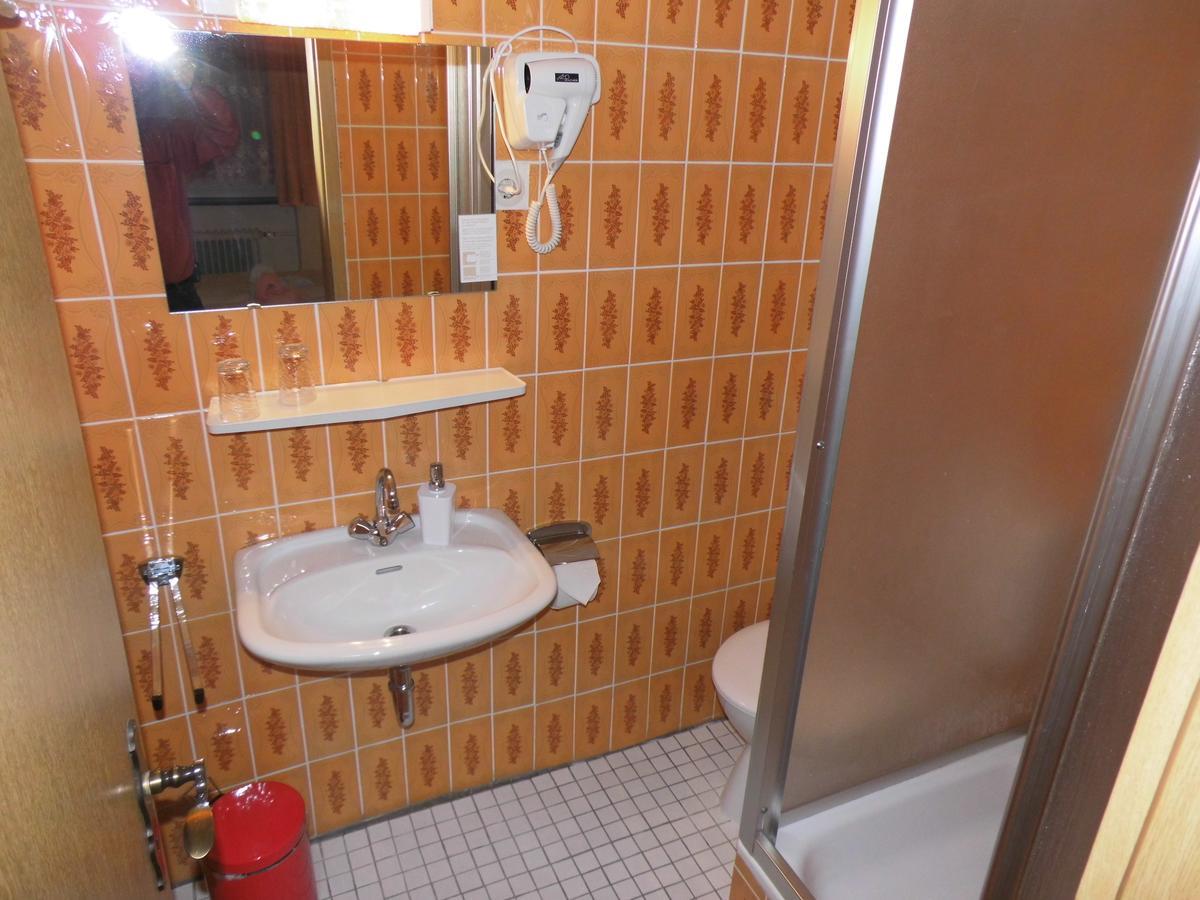 Hotel-Pension Dressel วาร์เมนชไตนาค ภายนอก รูปภาพ