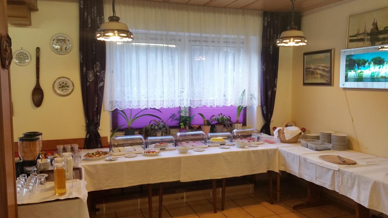 Hotel-Pension Dressel วาร์เมนชไตนาค ภายนอก รูปภาพ