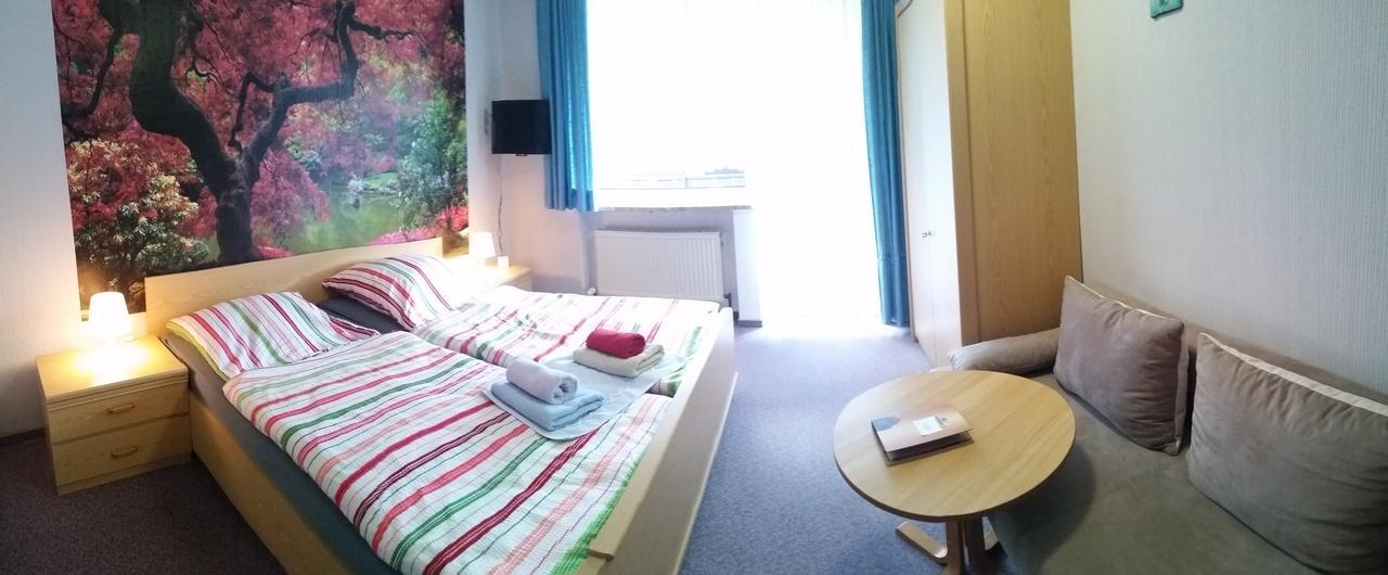 Hotel-Pension Dressel วาร์เมนชไตนาค ภายนอก รูปภาพ