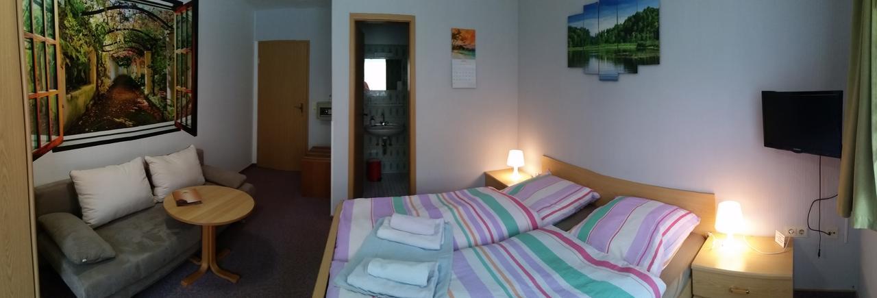 Hotel-Pension Dressel วาร์เมนชไตนาค ภายนอก รูปภาพ