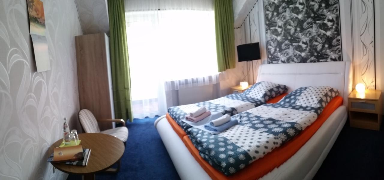 Hotel-Pension Dressel วาร์เมนชไตนาค ภายนอก รูปภาพ
