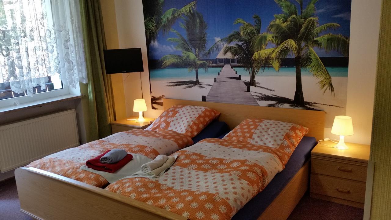 Hotel-Pension Dressel วาร์เมนชไตนาค ภายนอก รูปภาพ