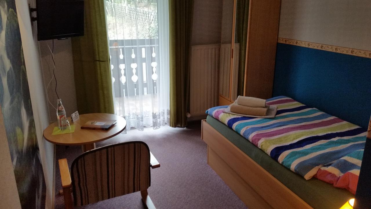 Hotel-Pension Dressel วาร์เมนชไตนาค ภายนอก รูปภาพ